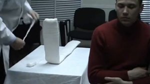 наложение транспортной шины при переломе плеча