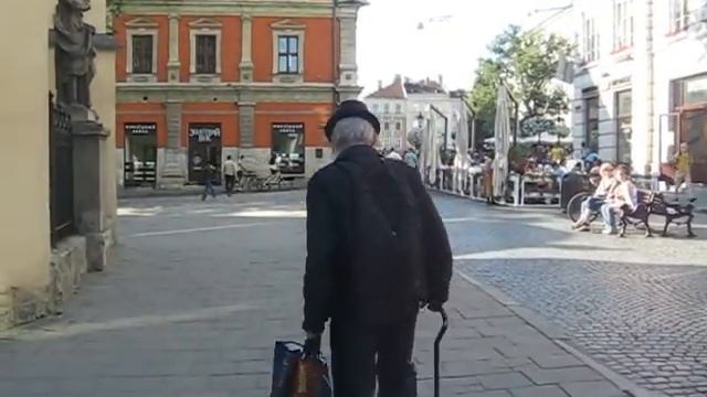 ЛЬВІВ - ЖИВІ СТАТУЇ - ВУЛИЧНЕ ПІАНІНО смотреть онлайн
