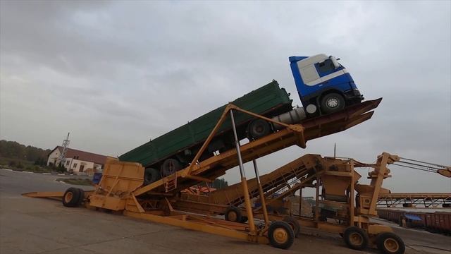 Задрали ВОЛЬВО! Volvo FH12 unloading смотреть онлайн