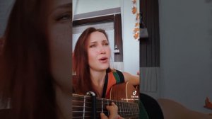 У этой песни была невероятная популярность во дворе. Послушай. Четыре стены