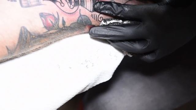 Old school or traditional style tattooing смотреть онлайн
