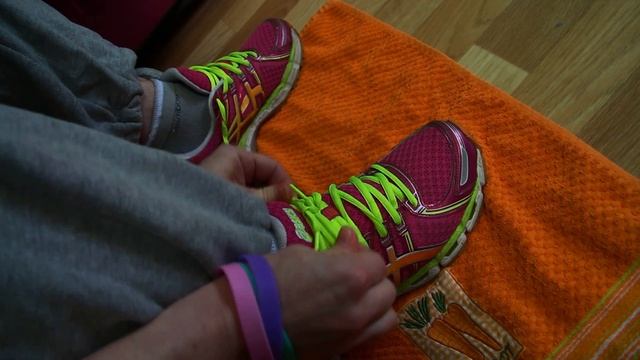 КАК КРЕПКО ЗАВЯЗЫВАТЬ ШНУРКИ ✔ Смотри и учись! смотреть онлайн