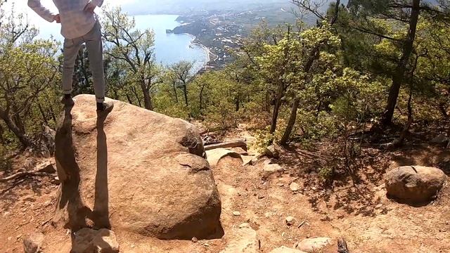 Восхождение на Медведь Гору. Медведь гора над Гурзуфом и Партенитом. Крым. Ялта. Партенит. Май 2021 смотреть онлайн