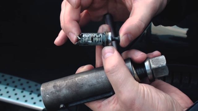 Вскрытие замка двери "ВЫДРОЙ" смотреть онлайн