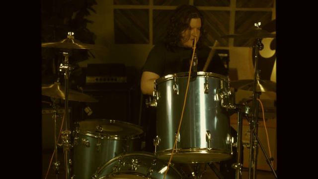 How to Make Your Drum Kit Sound Like Dave Grohl's of Nirvana | Reverb.com смотреть онлайн