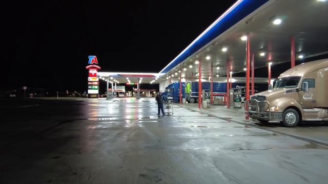 Тяжелая и несчастная жизнь американского дальнобойщика !!! Техническая отсталость США смотреть онлайн