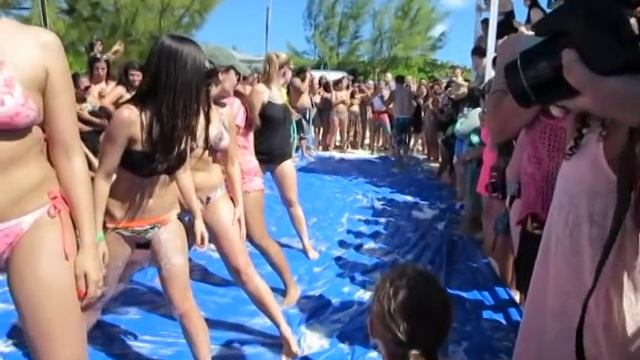 Backstreet Boys Cruise 2014 - Beach Games - Slip N Slide finale (Vid 6 of 6) смотреть онлайн