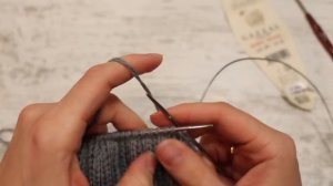 Вяжем шапку резинкой 2:2. Как закрыть макушку