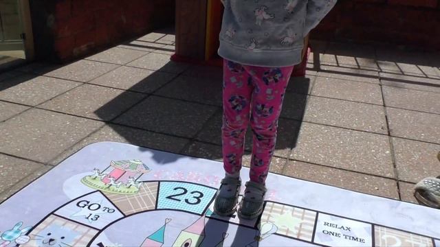 Челлендж! Кто быстрее доберется до ФИНИША, то получит ПРИЗ!!! смотреть онлайн