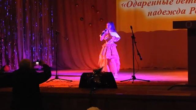 "Потолок ледяной"(кавер), исп.Вероника Чепурина, 9 лет смотреть онлайн