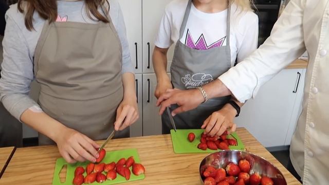 ВЛОГ: ГОТОВИМ ЗАВТРАК С СЕМЬЕЙ)) смотреть онлайн