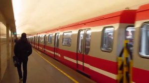 Новый поезд на Кировско-Выборгской линии.