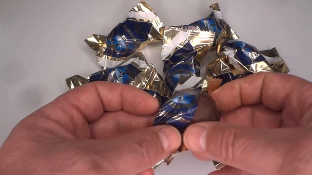 Конфеты Вдохновение с Шоколадно ореховым Кремом и Цельным Фундуком смотреть онлайн