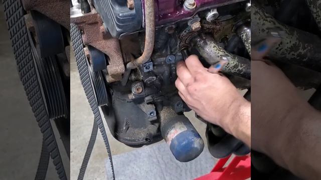 Putting 03 Hyundai 2.7L on engine stand смотреть онлайн