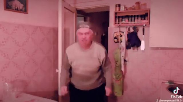 человек танцует под синтезатор смотреть онлайн