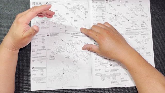 Looking at the Manual of the Tamiya TT-02 Type-SRX смотреть онлайн