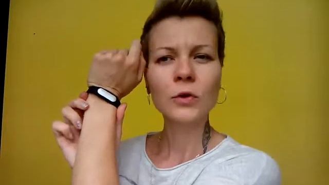 Обзор фитнес-браслета Xiaomi MI Bend White LED 2015 update version смотреть онлайн