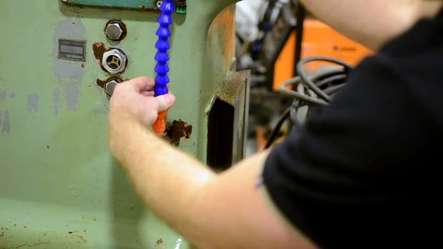 Frézka Strigon MF 250-01 - 8.díl - zase to mazání, podložky pod frézku, tlačítka, stupnice rychlost смотреть онлайн