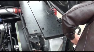 Acros-585 Acros-595 Plus видеоинструкция. Порядок продувки радиатора моторной установки от половы.