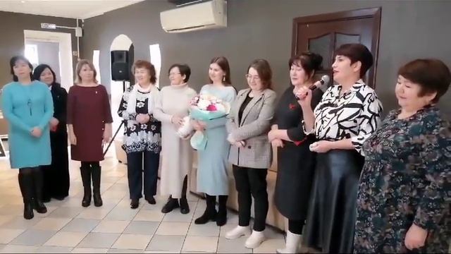 На заседании женсовета района, поздравили председателя женсовета Наилю Хуснутдинову с юбилеем. смотреть онлайн