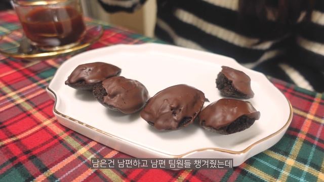 SUB)?따뜻한 크리스마스 식탁, 딸기샌드위치 먹으면서 캐롤듣는 일상 VLOG | 김치수제비, 부추애호박전, 초당옥수수호떡, 초코마들렌, 카라멜팝콘, 동물의숲??? смотреть онлайн