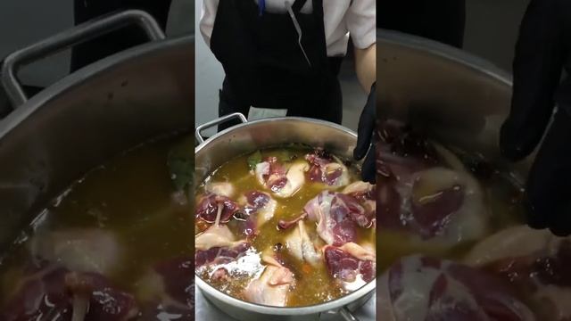 Утиная ножка конфи. Duck confit. Утка в специях и в утином жире. смотреть онлайн
