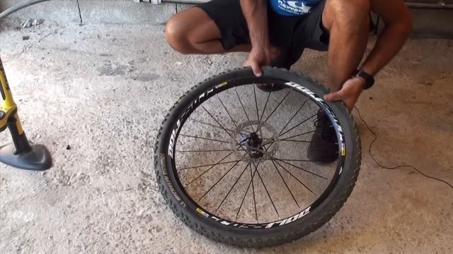 Démontage pneu vtt avec chambre à air. Comment sortir un pneu vtt ? - 078 смотреть онлайн