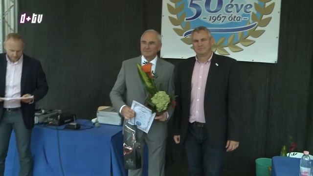 2017. 09. 09 50 Éves a Momert смотреть онлайн