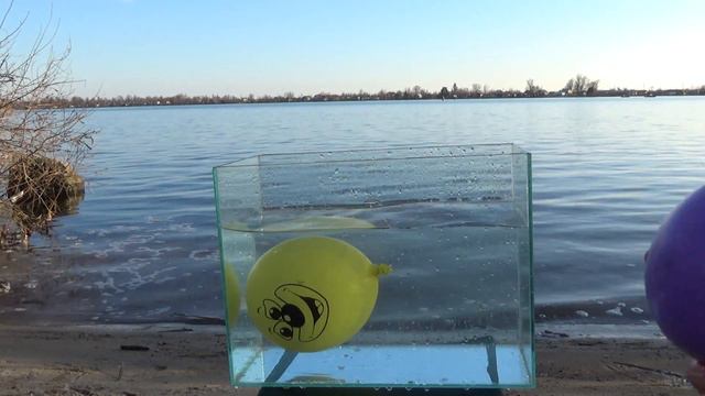 Experiment : Balloons Underwater//Эксперимент : Шары под водой смотреть онлайн
