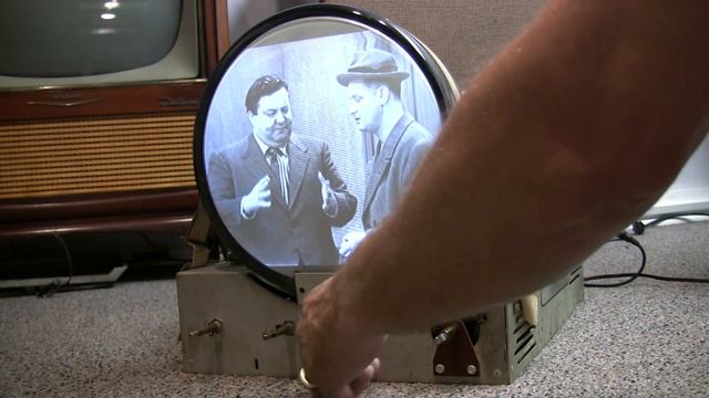 A quick look inside a Vintage 1949 Admiral TV смотреть онлайн