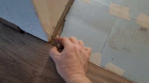 ... а не все ТАК делают при укладке ЛАМИНАТА, а как результат ЩЕЛИ! Как выдержать ТЁПЛОЙ ЗАЗОР?