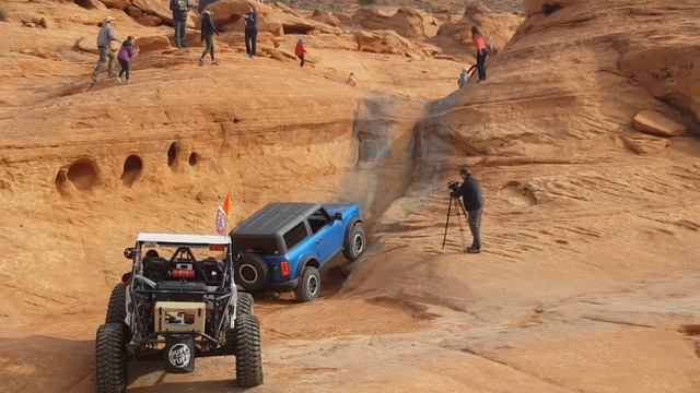 New Ford Bronco Climbs Near Vertical Rock Face at Sand Hollow смотреть онлайн