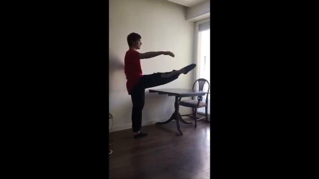 Ballet Cymru Online Tutorials Day 60 Class 3 Stretching at the barre смотреть онлайн