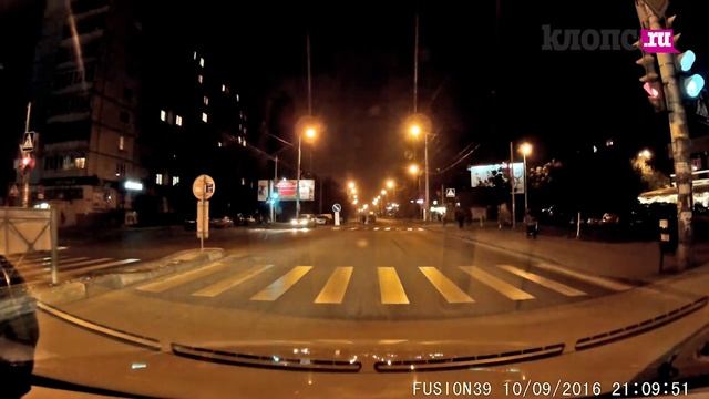 Водитель, ты судак: велосипедист грубо нарушил ПДД при повороте с Горького на Зеленую смотреть онлайн