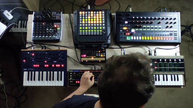 Korg Volca Beats+Behringer RD-8+Microkorg mk1+Korg Monologue+Roland JU-06A+Akai APC20 session#29 смотреть онлайн
