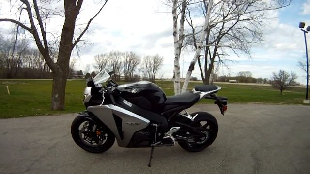 2008 Honda CBR 1000RR Black/Silver смотреть онлайн