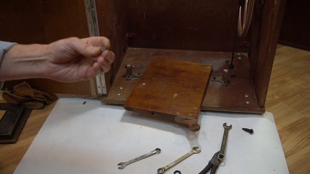Устраняем стук в тумбе ножной швейной машины смотреть онлайн