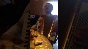 Забар поет еще не стар уже не молод