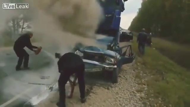 Trapped in A Burning Car after Truck Accident смотреть онлайн