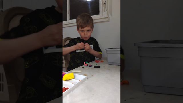 Амонгас и телефон с подставкой смотреть онлайн