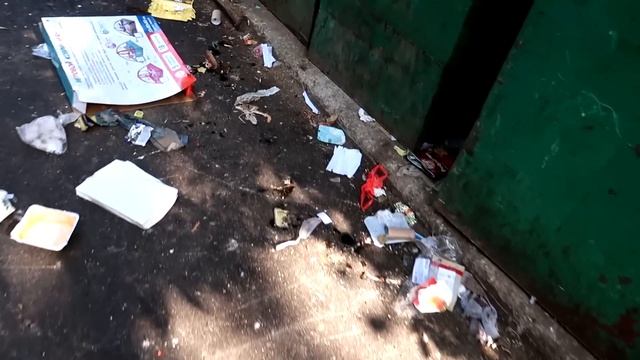 ЛАЗАЯ ПО МУСОРКАМ РОССИИ ПОИСК МЕТАЛЛОЛОМА БЕЗ МЕТАЛЛОИСКАТЕЛЯ НА СВАЛКЕ КАК ЗАРАБОТАТЬ ДЕНЬГИ? #28 смотреть онлайн