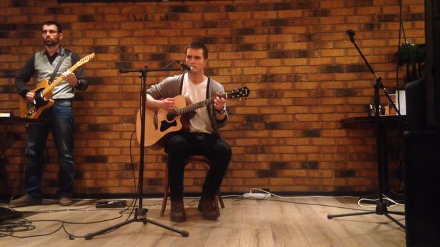 Выступление Кири Баских на открытом микрофоне в кафе "ПушкарёвЪ", часть 2 смотреть онлайн