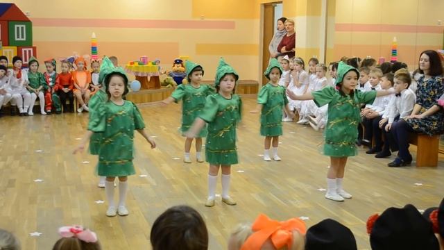 Средняя группа Маленькие елочки смотреть онлайн