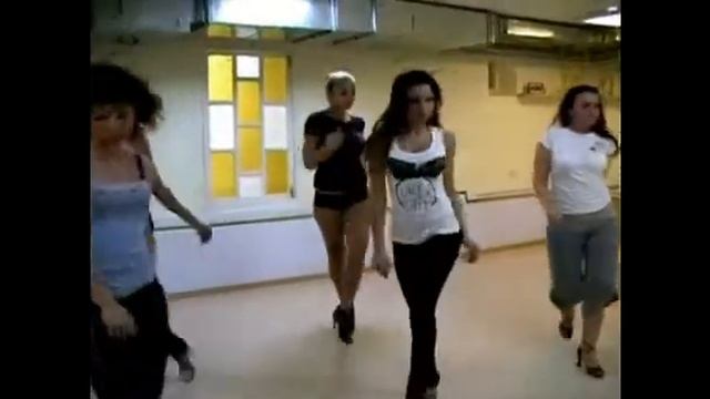 Абонемент в танцевальную студию Danza за 740 руб.