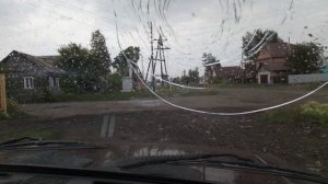 Прилетел камень в лобовое стекло.