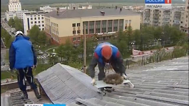 В Магадане чистили крыши от гнезд чаек смотреть онлайн