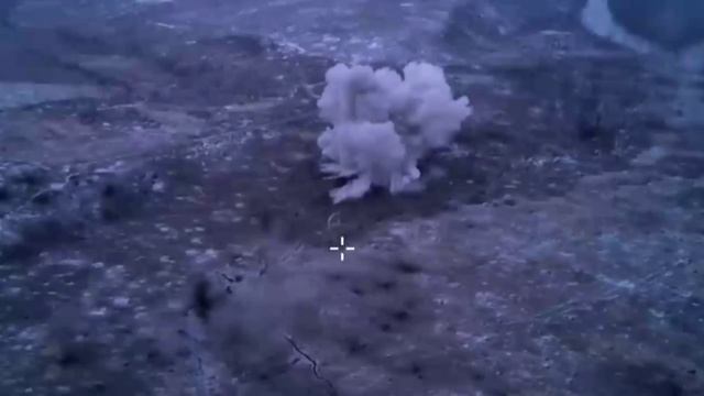 Кадры уничтожения склада С БК на позициях 10 отдельной горно-штурмовой бригады ВСУ. смотреть онлайн