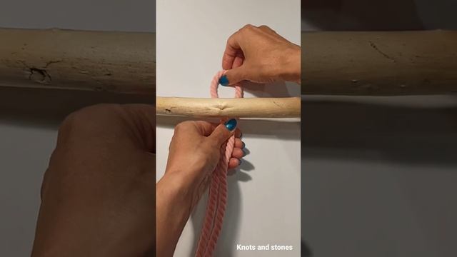 Крепление шнура к основе обычной петлей. Макраме для начинающих. #макраме #макрамеснуля смотреть онлайн