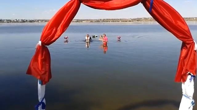 Водное крещение. церковь "Посольство Божье" г. Николаев. смотреть онлайн