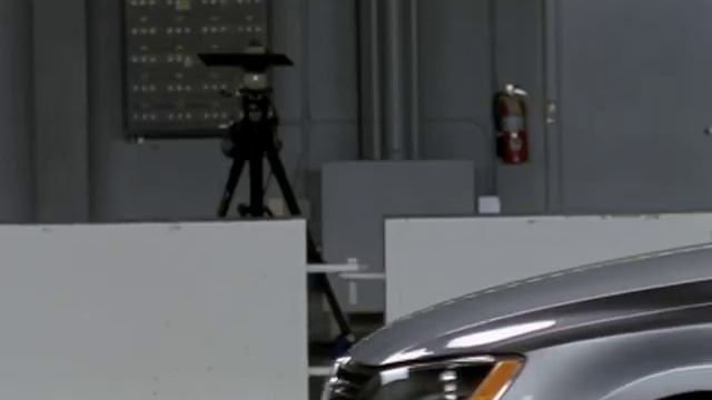 2011 Volkswagen Jetta sedan moderate overlap IIHS crash test смотреть онлайн